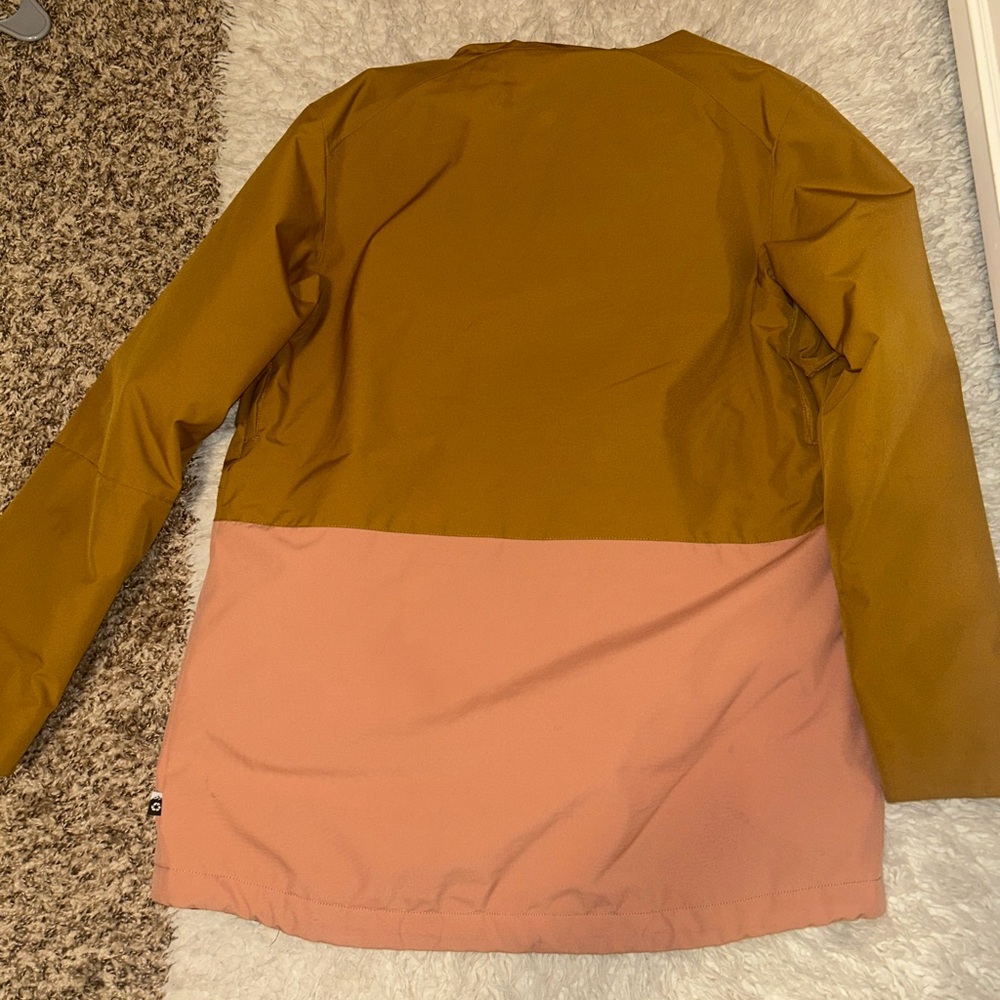 Women’s ski kit complete w/ gently used jacket, pants, leggings, gloves & bag! - Picture 16 of 17